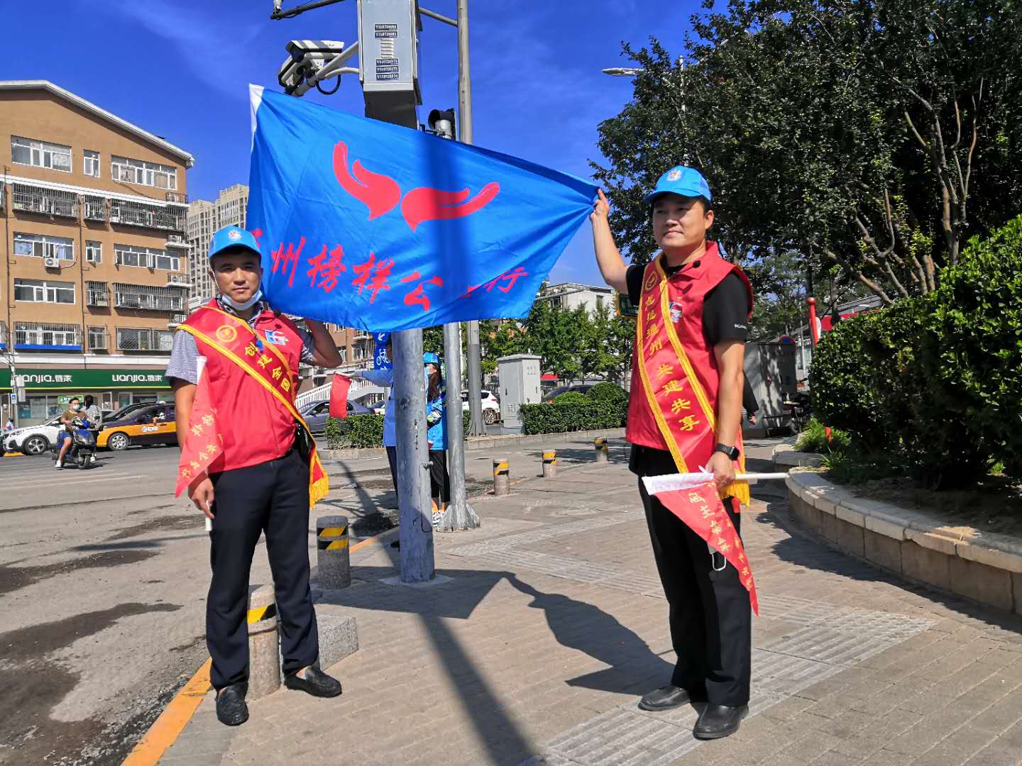 <strong>美女舔男人的鸡，不料自己内射了</strong>